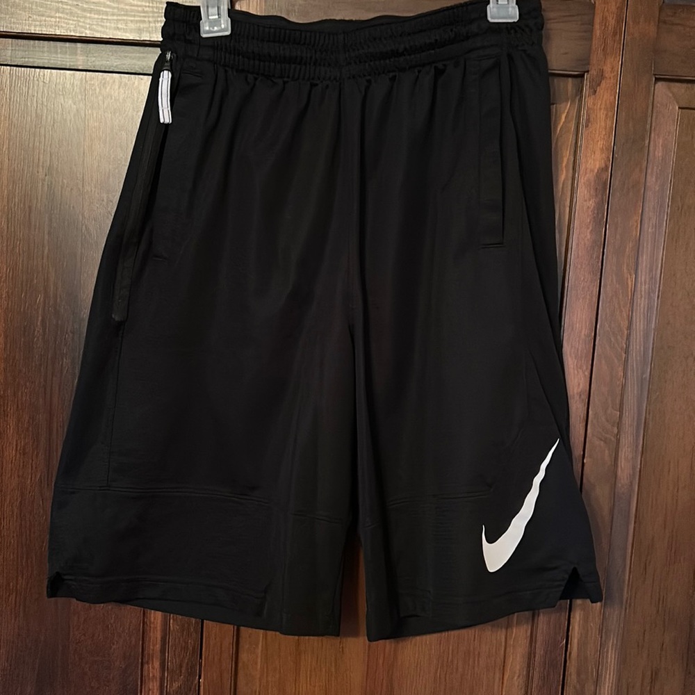 Men’s Nike basketball shorts, large